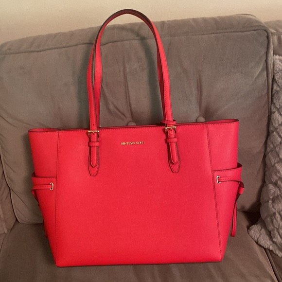Michael Kors NWT Bright Red Travel Tote, Leather, width-17”, height-11.5”. Beaut - Picture 3 of 8
